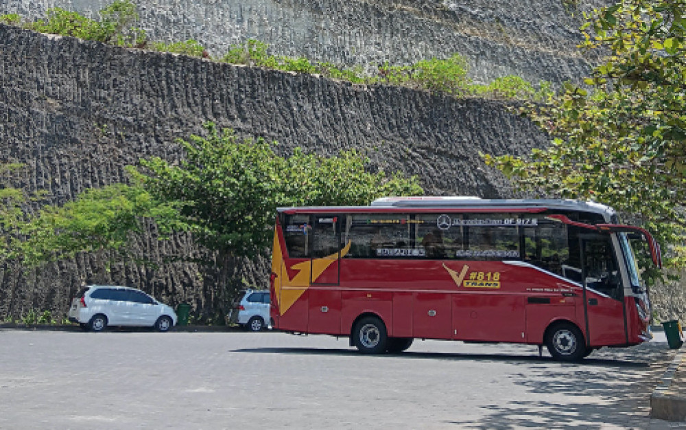 Berapa Harga Sewa Bus Pariwisata? Apa Saja Fasilitasnya?