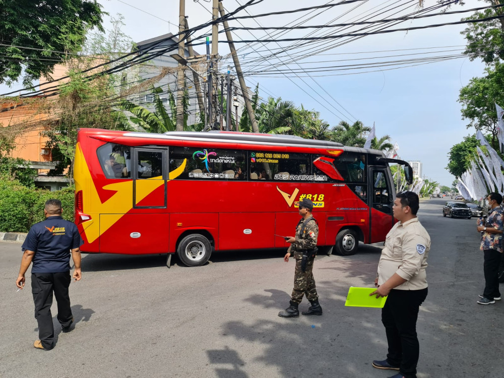 Butuh Sewa Mobil Surabaya? Hubungi V818 Trans Sekarang!